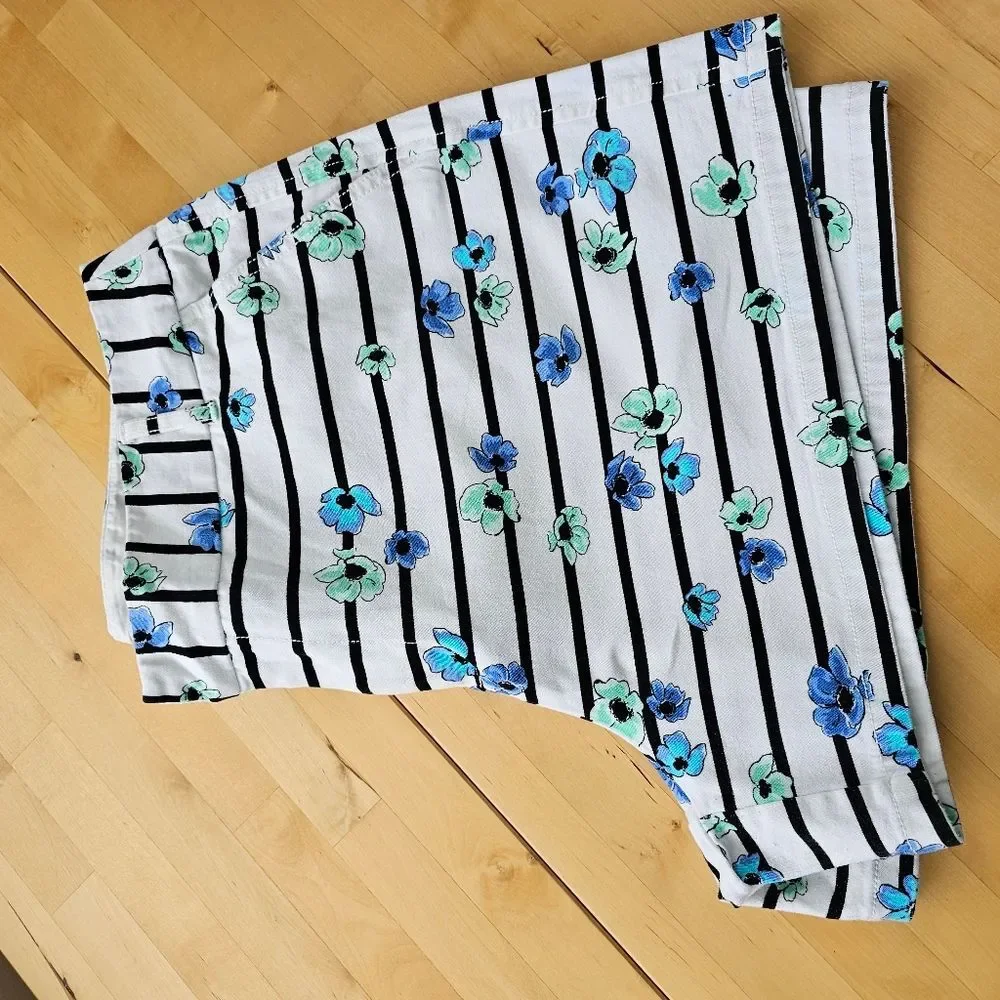 Elle Venice White Shorts Blue Flowers Striped floral preppy chino shorts Size 16 - Picture 7 of 13